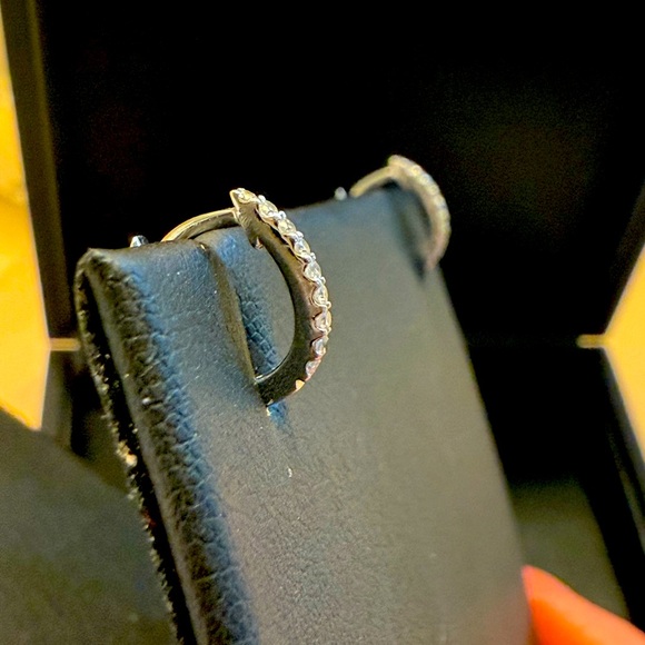 ✨ Dana Rebecca Designs DRD White Gold Diamond Huggies! (Second pair) ✨ - Picture 8 of 11